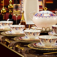 Europäisches Luxus-Tafelservice aus Knochenporzellan, 60-teilig, Jingdezhen Keramik Schalen- und Teller-Kombination, Exklusives Geschenk zum Einzug