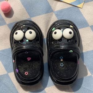 Zapatos de descompresión de alta calidad con orificios, juguetes divertidos de descompresión con diseño de pinza, juguetes de TPR al por mayor - Product Image 3