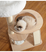 Tour d'escalade pour chat tout-en-un 4 niveaux en chêne massif, durable et écologique, avec griffoir en carton et plateforme de saut