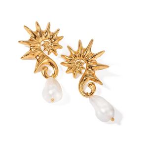 Boucles d'oreilles créoles spirales en acier inoxydable plaqué or 18 carats avec perle irrégulière en forme de cheval de mer, bijoux de mode personnalisés pour femmes - Product Image 1