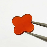 Pierre d'agate synthétique en coquille noire Trèfle à malachite rouge naturel Trèfle à quatre feuilles traité thermiquement pour la fabrication de bijoux