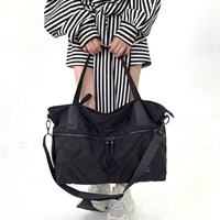 Sac fourre-tout matelassé en nylon tendance pour femme, grand sac à bandoulière unique, élégant et stylé