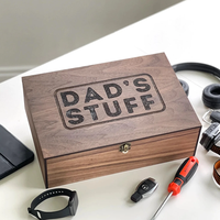 Boîte de rangement en bois de noyer gravée sur mesure « CHoses de PAPA » Étui à souvenirs personnalisé pour outils, gadgets, essentiels masculins, cadeau