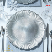 Assiette de présentation en verre floral Lanques avec texture à lignes radiales, plateau de service rond en forme de fleur pour mariage, fête, traiteur, décoration