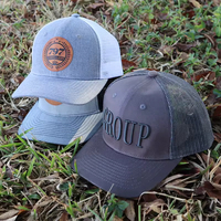 Topi Trucker katun Logo tambal kulit kustom penutup belakang jala dengan gesper plastik 6 panel gaya 112 topi Trucker Snapback
