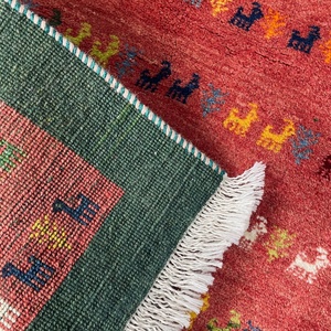 Alfombra de Lana Anudada a Mano al por Mayor de Fábrica, Color Rojo Óxido con Borde Verde Oscuro, Patrón de Ciervo para Decoración de Pisos, 82*128cm - Product Image 3