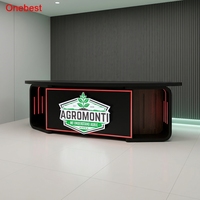 Bureau de studio TV en bois noir mat sur mesure avec éclairage LED RGB pour salle de diffusion et bureau