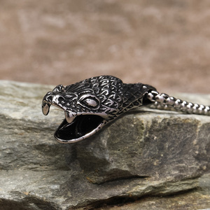 Retro punk หัวงูไทเทเนียมเหล็กสร้อยคอผู้ชายแฟชั่นเฉพาะอย่างยิ่งhopไม่จางจี้ผู้ผลิต<span class=keywords><strong>จุด</strong></span>ขายตรง - Product Image 3