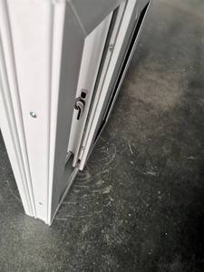 การออกแบบที่เรียบง่ายราคาถูกหน้าต่างบานเลื่อน upvc กระจกเดี่ยวพร้อมมุ้งกันยุงสําหรับบ้าน - Product Image 4