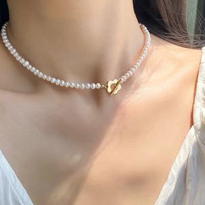 Collar con Hebilla de Flor de Melocotón y Perla Natural de Agua Dulce, Cadena para Clavícula de Alto Rendimiento, Diseño Elegante - Product Image 3