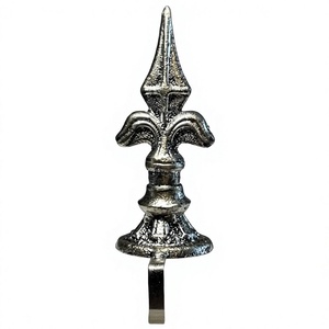 Soporte para Calcetines Navideños de Metal con Diseño de Flor de Lis, Decorativo para Colgar o Exhibir en Mesa, Hecho a Mano en Plata - Product Image 1