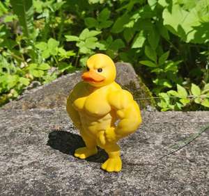 Jouet de voiture muscle personnalisé en forme de canard jaune, décoration de bureau créative en plastique, bijou, blague pratique - Product Image 3