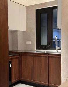 Ensemble de meubles de <span class=keywords><strong>cuisine</strong></span> modulaires, aménagement personnalisable, bois foncé, plan de travail en acier inoxydable, portes sans poignées - Product Image 2