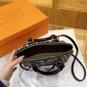 Bolso de Mano de Lujo para Mujer, Modelo 2025, Hecho de Material PU. Diseño de Patrón Geométrico, Diseñado por el Diseñador de la Marca.2712 - Product Image 2