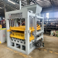 La machine de production de briques en ciment entièrement automatique Zhongke QT4-15 est hautement efficace, économe en énergie et facile à utiliser.