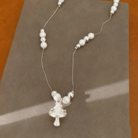 Chaîne de pull perlée avec pendentif champignon en alliage, Collier de perles artificielles pour femmes, Bijoux géométriques tendance pour femmes en gros