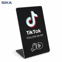 Support NFC en PVC à prix usine SIKA pour avis TikTok et Google Review, avec interface de communication RFID 13,56 MHz