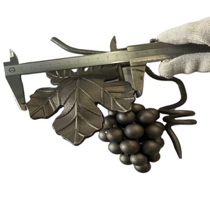 Postes de Cerca de Hierro Fundido con Recubrimiento en Polvo, Motivos de Vid y Uva, Racimos con Textura Realista, para Portones de Propiedades, Bodegas y Cercas de Estilo Histórico - Product Image 6