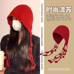 Xi Boyu Bonnet tricoté à pompon rouge uni chaud pour femme - Product Image 1