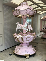 Sculpture de gâteau rotative commerciale |   Grande installation artistique en fibre de verre pour vitrine de magasin de vêtements et décoration de fête