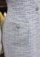 Robe mi-longue en tweed de luxe pour femmes |   Tissu en laine tissée bleu clair et blanc, col en boucle cristalline |   MTM OEM disponible