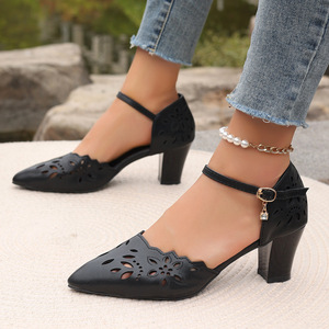 Sandales à talons épais et creux pour femmes européennes et américaines, sandales d'été à talons hauts, grande taille, à bout pointu - Product Image 3