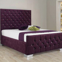 In Europa Hergestelltes Modernes Softbett mit Hohem Silbernen Kopfteil, Hochwertiger Stoffbezug, Holzpaneel-Stil