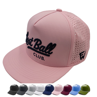 Casquettes de baseball en nylon doré imperméables, personnalisées, de haute qualité, à 5 panneaux, avec logo brodé structuré et perforations laser.