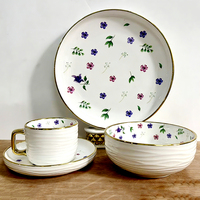 Vente en gros de 24 pièces de vaisselle en céramique de luxe avec bordure dorée, décor floral, vaisselle en porcelaine avec boîte cadeau colorée