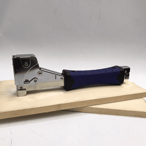 Martillo grapador de alta resistencia JY585, herramienta manual cromada plateada y azul, carga trasera, capacidad para 165 grapas - Product Image 1