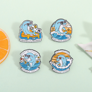 Mentalmente estoy aquí esmalte Pin cita divertida montar la ola Tropical delfín playa broche solapa insignia joyería regalo al por mayor - Product Image 2