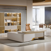 Conception personnalisée Ensemble de mobilier de bureau en forme de L pour patron Table de direction avec petite armoire de rangement