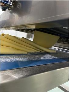<span class=keywords><strong>Ligne</strong></span> <span class=keywords><strong>de</strong></span> plastifieuse pour pâte feuilletée certifiée CE 1000 kg/h équipement <span class=keywords><strong>de</strong></span> laminage automatique <span class=keywords><strong>de</strong></span> pâtisserie <span class=keywords><strong>ligne</strong></span> <span class=keywords><strong>de</strong></span> fabrication <span class=keywords><strong>de</strong></span> pâte à pâtisserie pour usine alimentaire - Product Image 4