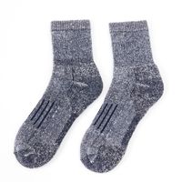 Chaussettes de randonnée en laine mérinos Chaussettes extérieures thermiques de qualité supérieure Options personnalisées multicolores résistantes Idéal pour les sports d'hiver de Trail Running