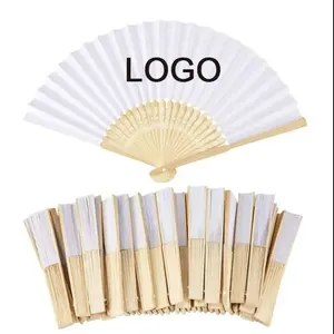 Pemasok peringkat atas grosir kustom cetak Logo lipat bambu handfan rib pernikahan kayu genggam putih kertas penggemar