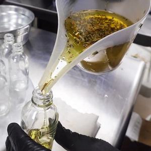 Soin capillaire bio personnalisé avec logo privé, nourrit le cuir chevelu, sérum capillaire - Product Image 4