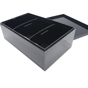 Humidor à <span class=keywords><strong>cigares</strong></span> <span class=keywords><strong>en</strong></span> acrylique noir givré écologique au design moderne avec 3 séparateurs pour le rangement et l'organisation - Product Image 2
