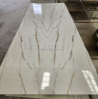 Panneau mural en PVC à revêtement UV imitation marbre, haute brillance, facile à installer, luxueux, imperméable, sans formaldéhyde, flexible, résistant au feu