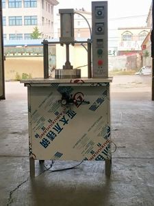 เครื่องขึ้นรูปแบบกดเติมเค้กดวงจันทร์ขนาดใหญ่ HLYB-200 - Product Image 5