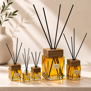 Diffuseur à bâtonnets Aikun 5000 ml pour hôtel, toutes senteurs, faible MOQ, longue durée, en verre ambré carré avec bouchon en bois et étiquette métallique, idéal pour les acheteurs de cadeaux - Product Image 4