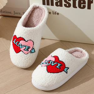 2025 Día de San Valentín invierno cálido hogar zapatillas Unisex bordado dibujos animados amor corazón flores zapatillas peludas - Product Image 5