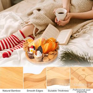 Plateau de service en bois en forme de renne et de Père Noël pour les fêtes de Noël - Product Image 2