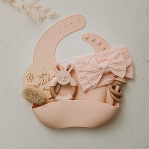 Set <span class=keywords><strong>Regalo</strong></span> Neonato Headmake: Braccialetto Sonaglio in Legno e Spazzola per i Primi Dentini del Bambino - Product Image 2