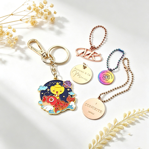 Llavero de moda chapado en oro de 18 quilates con forma de C, grueso, con cierre de langosta en forma de media luna, colgante para bolso, regalo para mujer/dama - Product Image 3