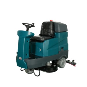 Autolaveuse autoportée avec moteur protégé IPX4 pour le nettoyage des sols gras dans les usines agroalimentaires, disponible en stock local - Product Image 1