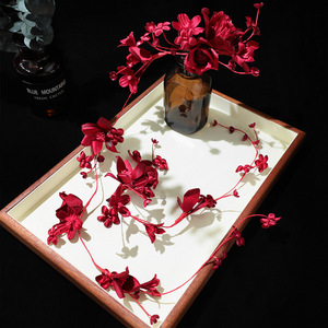 Nuevo Clip para el Cabello con Borlas de Flores Rojas, Hecho a Mano, Estilo Retro, de Alta Gama, para Fotografía Nupcial 2025 - Product Image 3