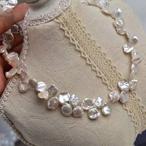 Nouvelles perles baroques blanches naturelles de 9-10 mm, faites à la main, en forme de pétales de fleurs, pour la création de bijoux DIY, avec trois trous latéraux, perles régénérées - Product Image 3