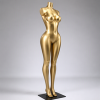 Mannequin féminin sans tête, courbes généreuses, en PP doré, forme sablier, corps entier, pose debout, pour présentation de vêtements