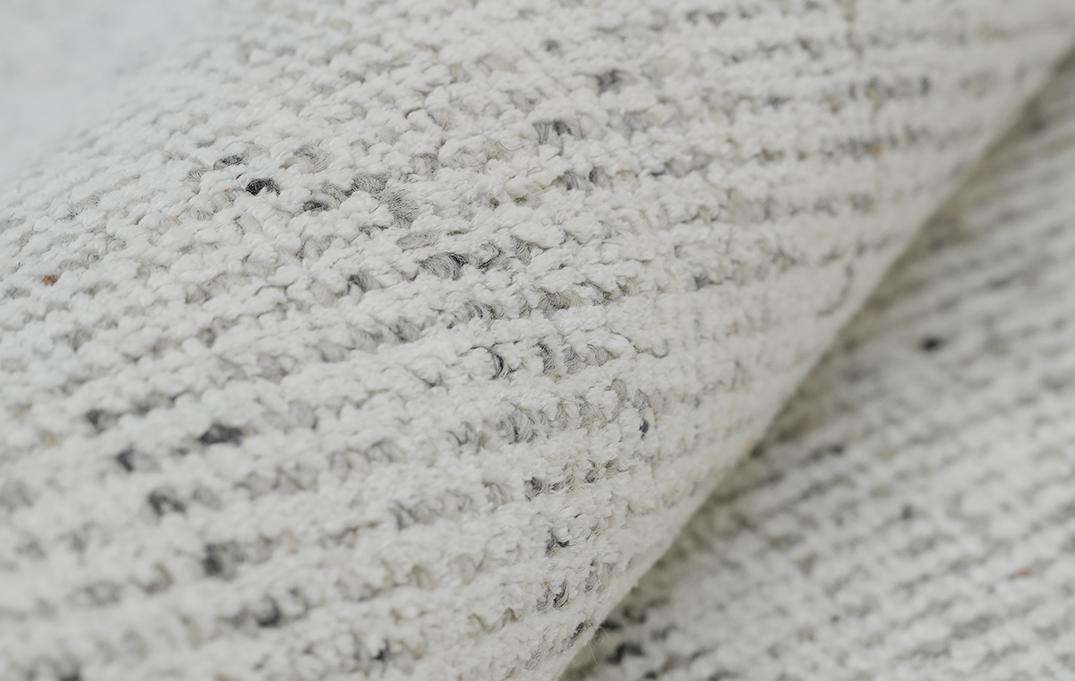 สีเทาอ่อน