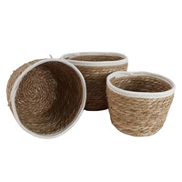 Paniers et plateaux en paille bon marché, tissage de paniers en paille